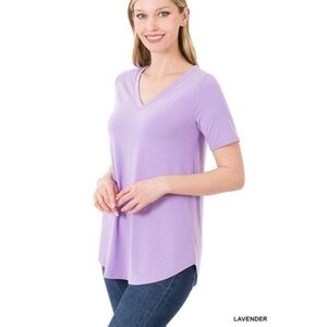 ZENANA Lavender color Short Sleeve V Neck Top Size Medium NWT